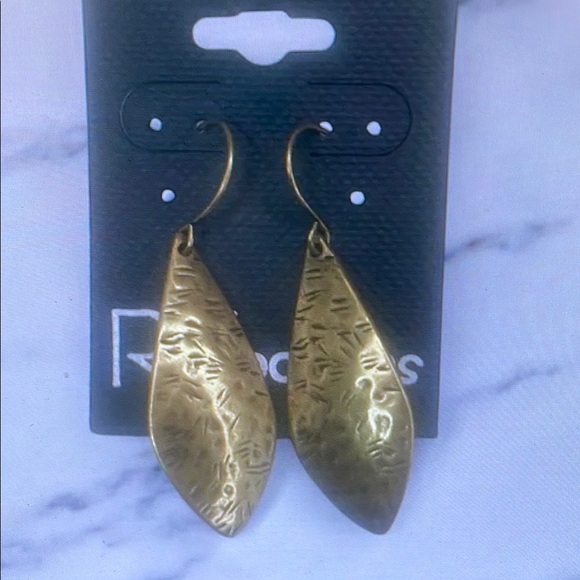 Jewelry - Gold Textured Leaf Earrings